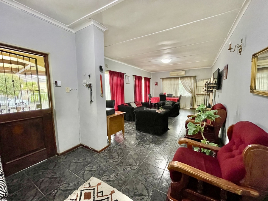 4 Bedroom Property for Sale in Lemoenkloof Western Cape